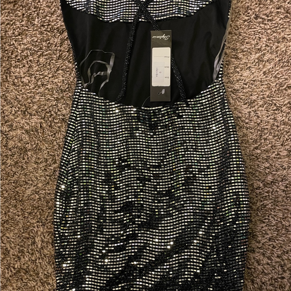 Size:6 - Picture 2 of 2